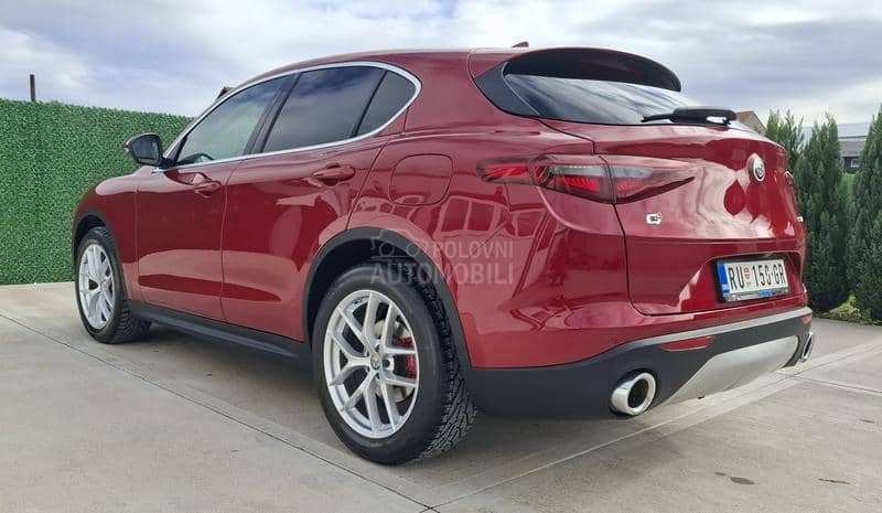 Alfa Romeo Stelvio Q4 AT8
