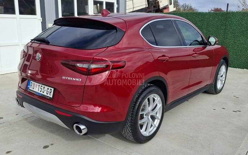 Alfa Romeo Stelvio Q4 AT8