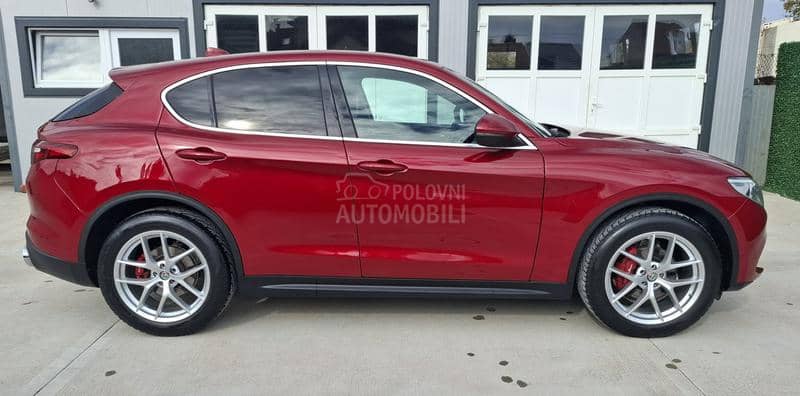 Alfa Romeo Stelvio Q4 AT8