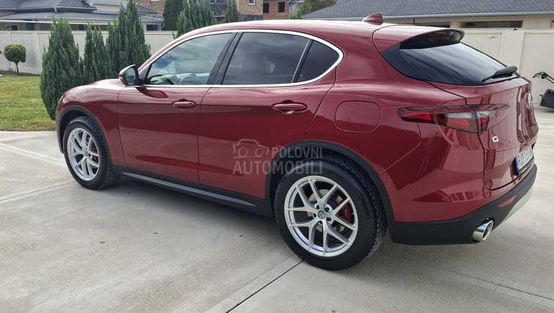 Alfa Romeo Stelvio Q4 AT8