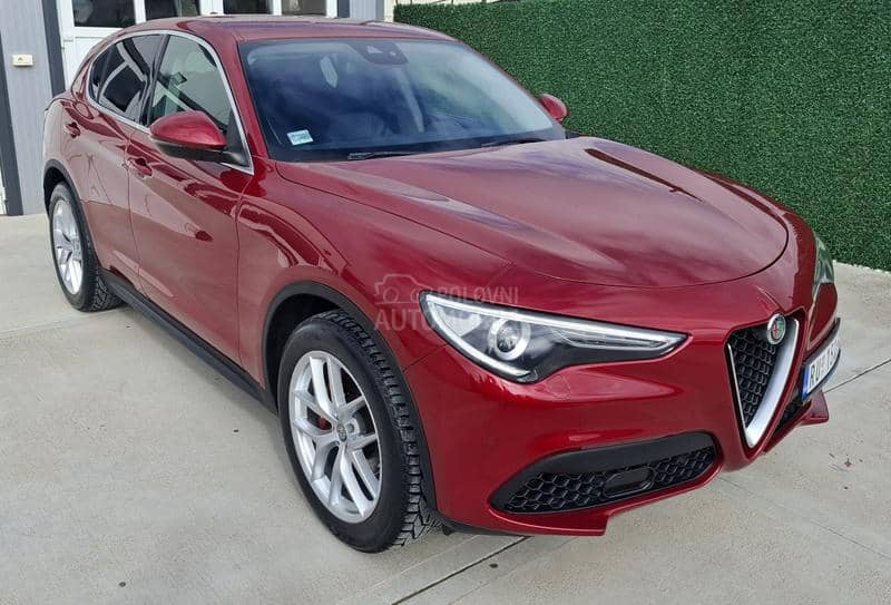 Alfa Romeo Stelvio Q4 AT8