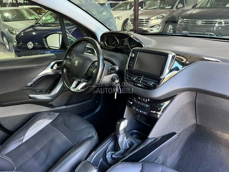 Peugeot 2008 1,2 ALLURE
