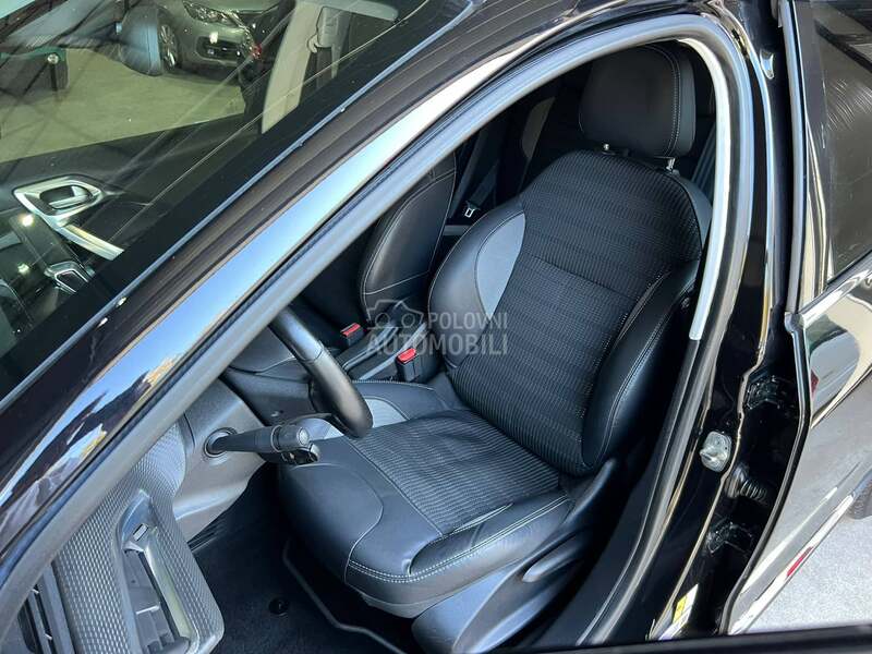 Peugeot 2008 1,2 ALLURE