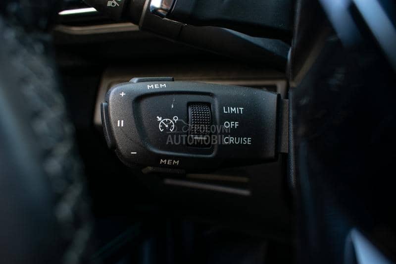 Peugeot 5008 1.5hdi ALLURE 7 sed