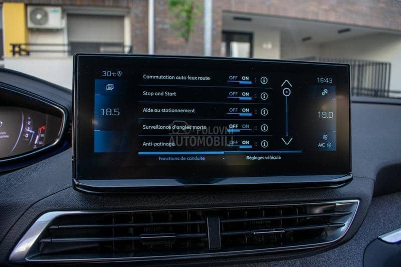 Peugeot 5008 1.5hdi ALLURE 7 sed