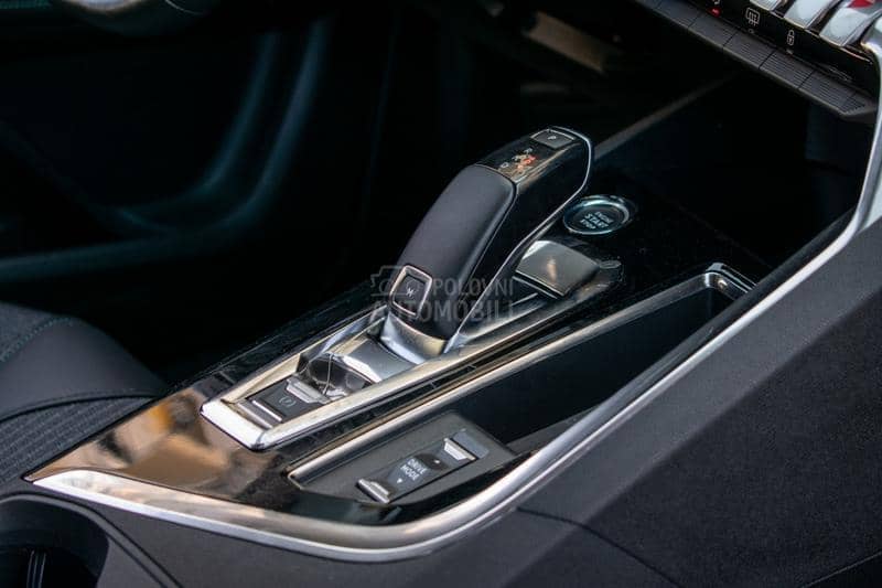 Peugeot 5008 1.5hdi ALLURE 7 sed