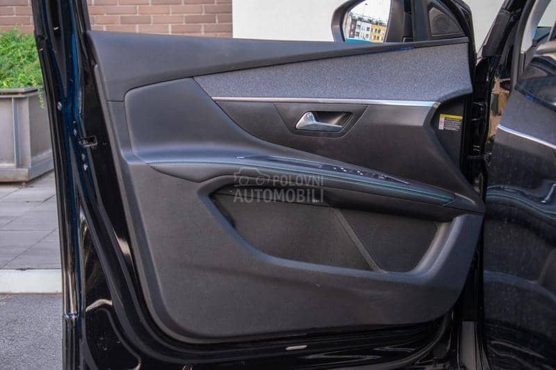 Peugeot 5008 1.5hdi ALLURE 7 sed