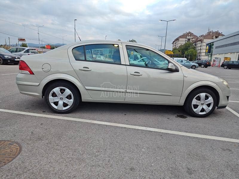 Opel Astra H 1.6i