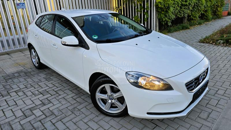 Volvo V40 2.0 D4 MOMENTUM