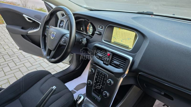 Volvo V40 2.0 D4 MOMENTUM