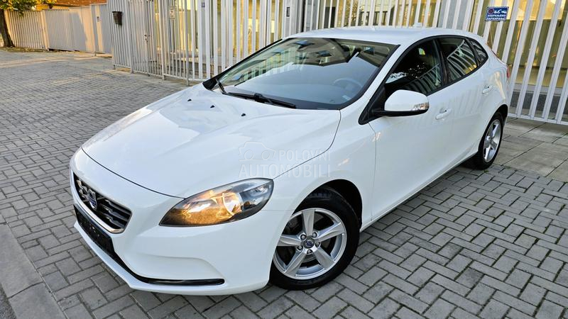 Volvo V40 2.0 D4 MOMENTUM