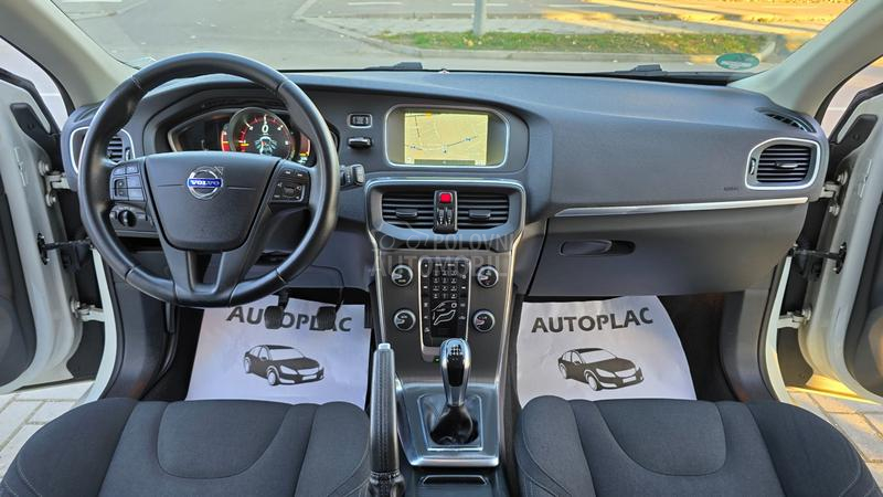 Volvo V40 2.0 D4 MOMENTUM
