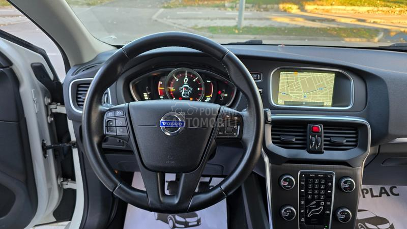 Volvo V40 2.0 D4 MOMENTUM