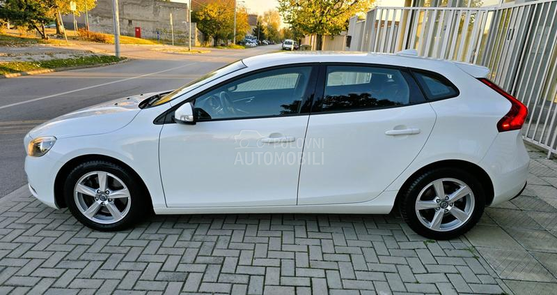 Volvo V40 2.0 D4 MOMENTUM