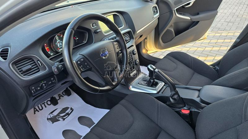 Volvo V40 2.0 D4 MOMENTUM