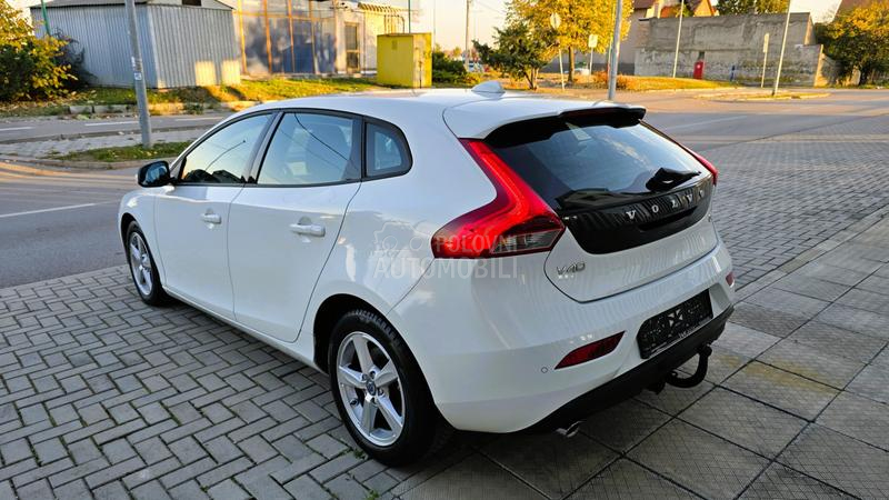 Volvo V40 2.0 D4 MOMENTUM