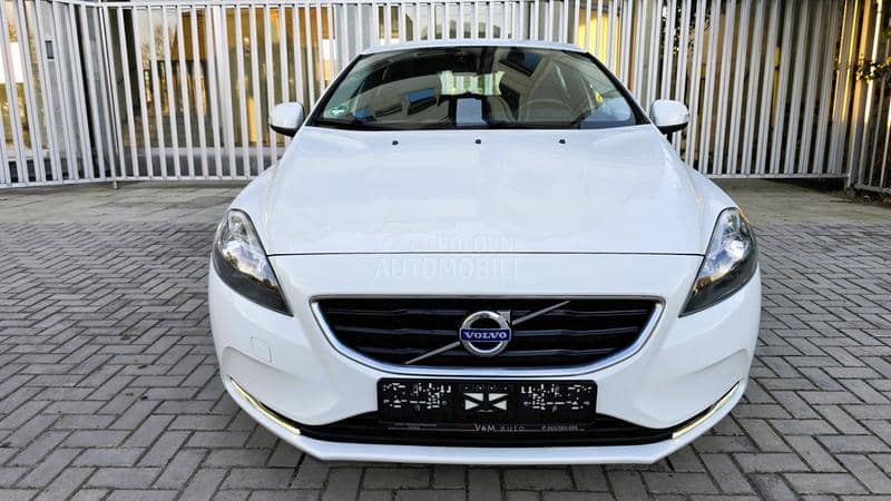 Volvo V40 2.0 D4 MOMENTUM