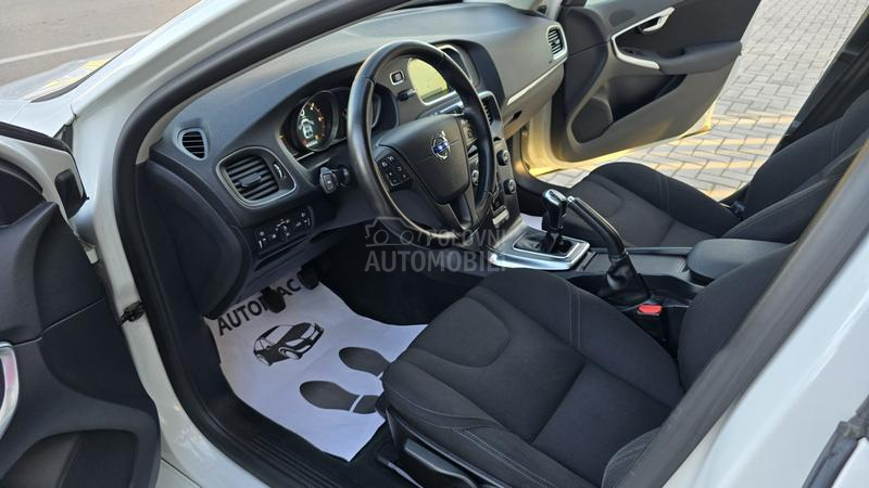 Volvo V40 2.0 D4 MOMENTUM