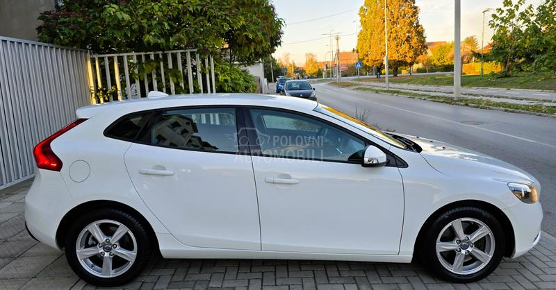 Volvo V40 2.0 D4 MOMENTUM