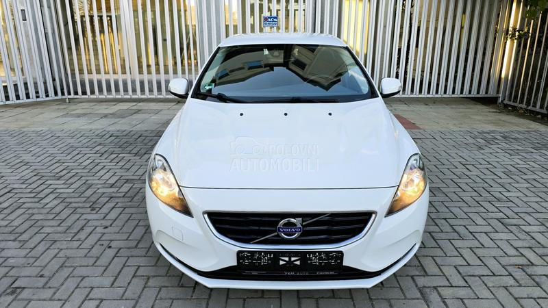 Volvo V40 2.0 D4 MOMENTUM