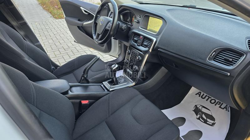 Volvo V40 2.0 D4 MOMENTUM