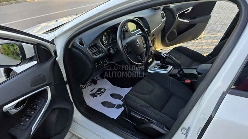 Volvo V40 2.0 D4 MOMENTUM