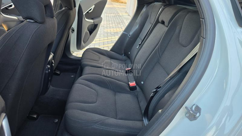 Volvo V40 2.0 D4 MOMENTUM