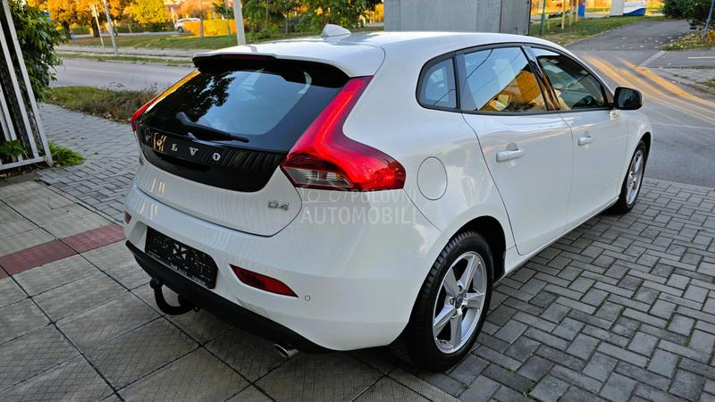 Volvo V40 2.0 D4 MOMENTUM