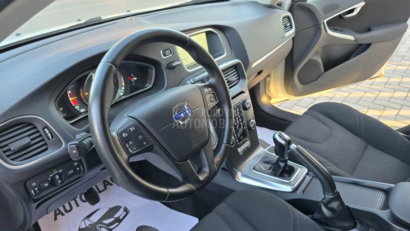 Volvo V40 2.0 D4 MOMENTUM