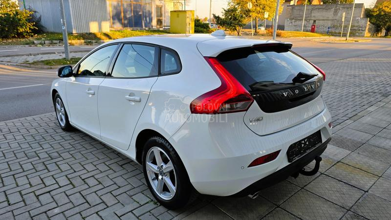 Volvo V40 2.0 D4 MOMENTUM