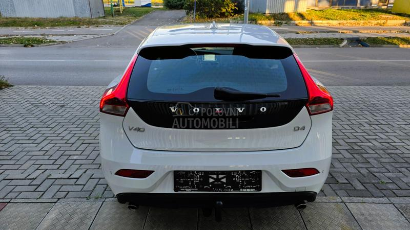 Volvo V40 2.0 D4 MOMENTUM