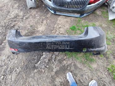 Branik crni ostecen za Škoda Superb