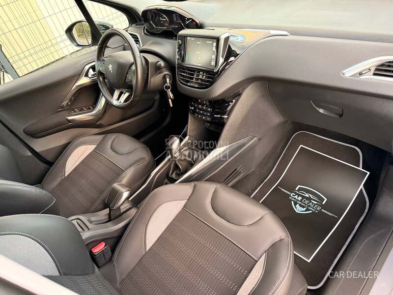 Peugeot 2008 1.6b ALLURE