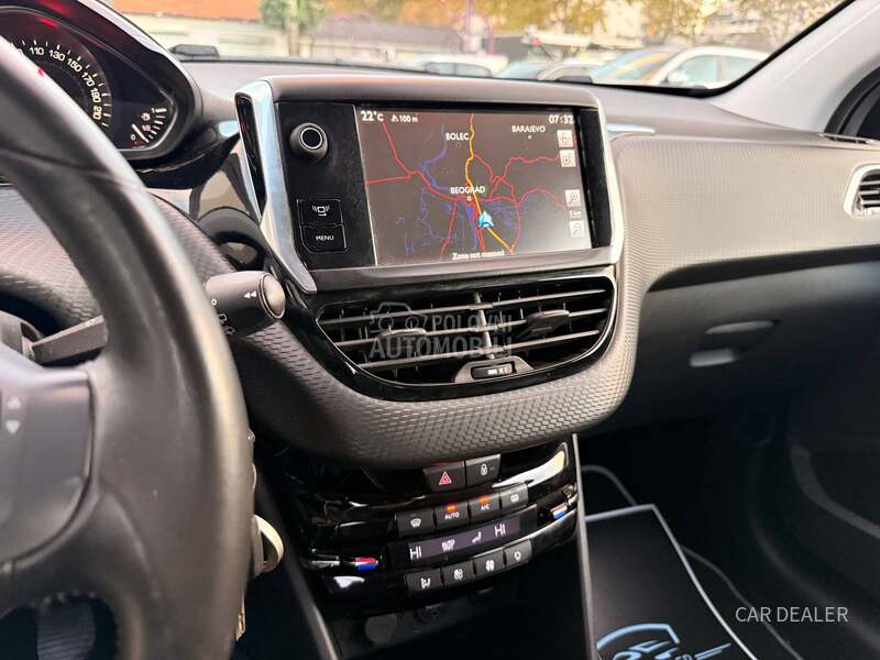 Peugeot 2008 1.6b ALLURE