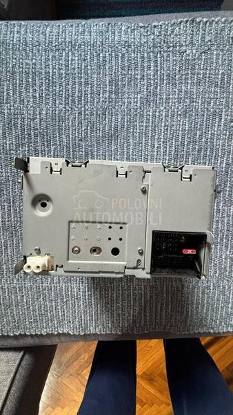 Prodajem Radio CD pleyer