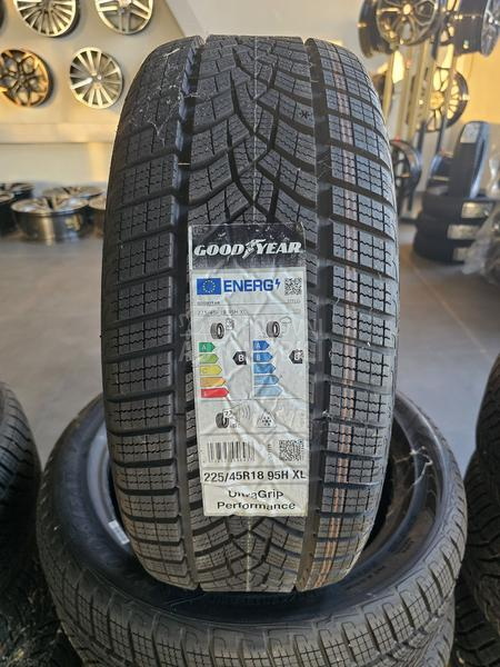 Dunlop 225/45 R18 Zimska
