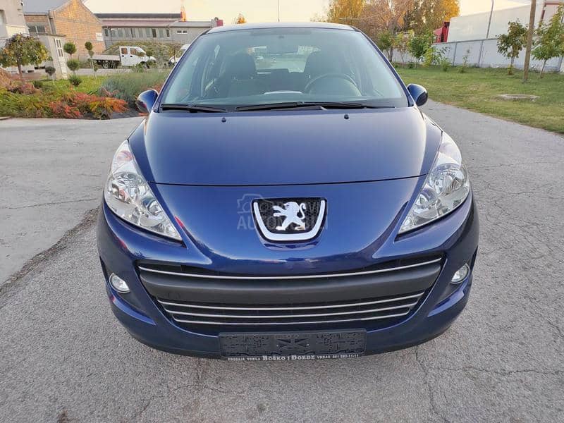 Peugeot 207 1,4i 2009 101000 k m