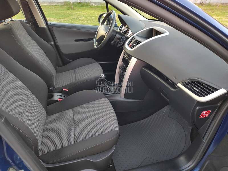 Peugeot 207 1,4i 2009 101000 k m