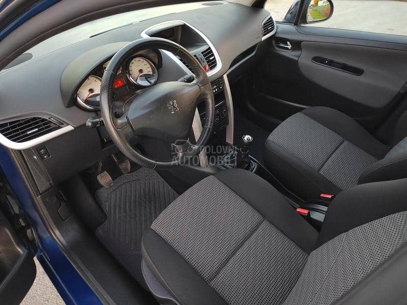 Peugeot 207 1,4i 2009 101000 k m