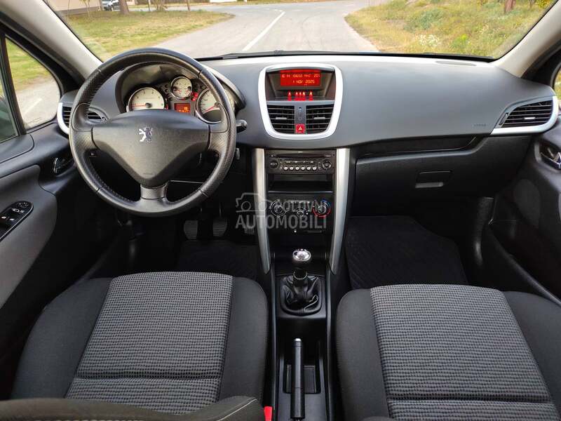 Peugeot 207 1,4i 2009 101000 k m