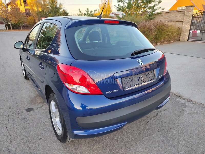 Peugeot 207 1,4i 2009 101000 k m