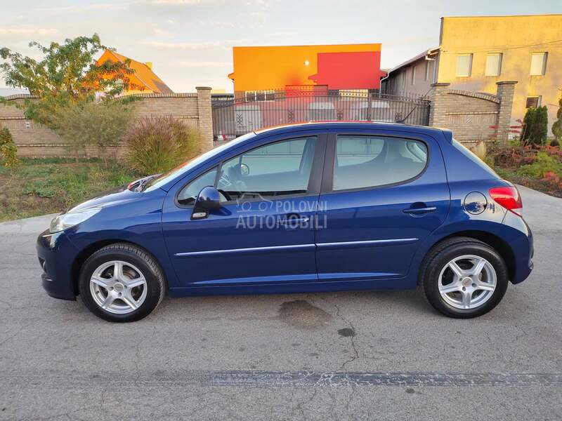 Peugeot 207 1,4i 2009 101000 k m