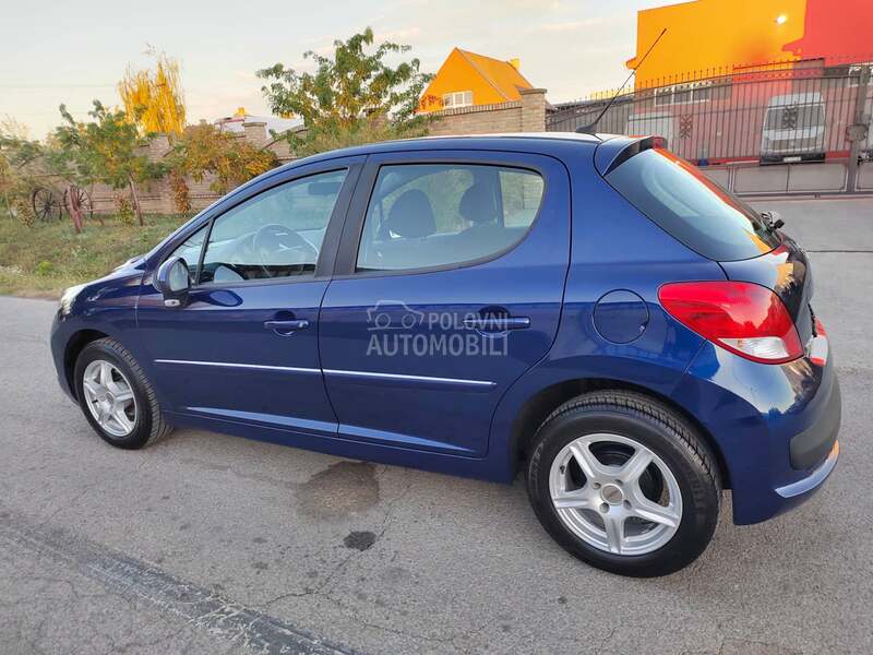 Peugeot 207 1,4i 2009 101000 k m