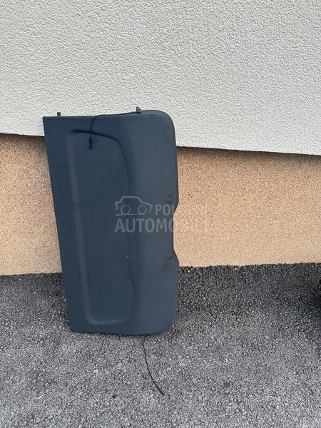 Polica u gepeku,poklopac