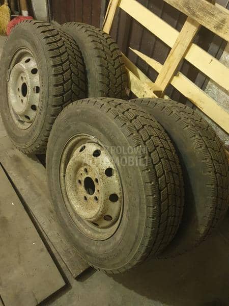 Petlas 215/75 R16 Zimska