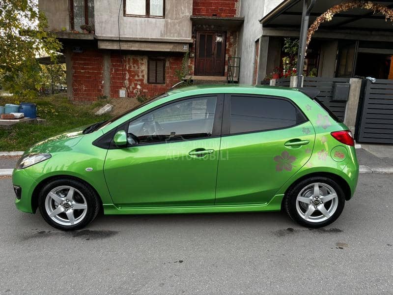 Mazda 2 