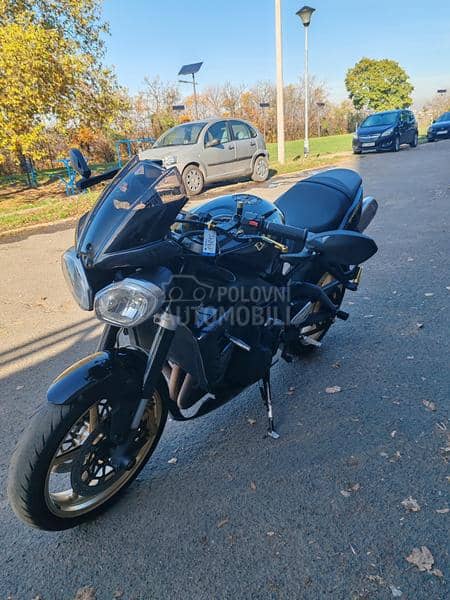Triumph Streety Triple R 675