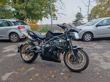 Triumph Street Triple R 675