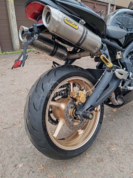 Triumph Street Triple R 675
