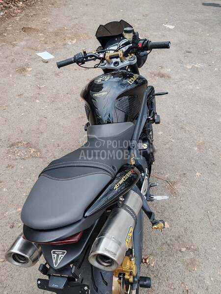 Triumph Street Triple R 675